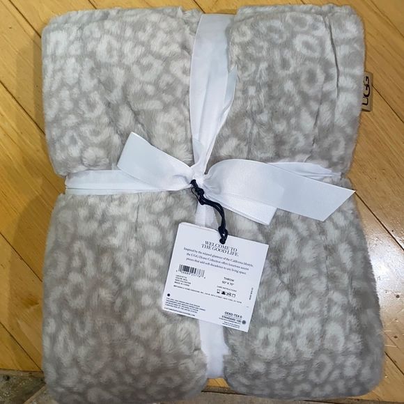 UGG Bedding Rare Ugg Lafayette Faux Fur Throw In Seal Poshmark